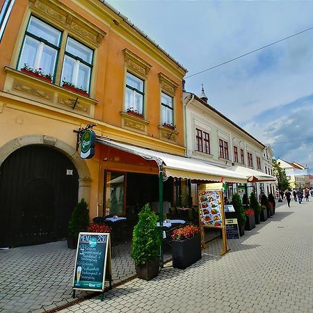 Cherry Apartman Eger Eksteriør bilde